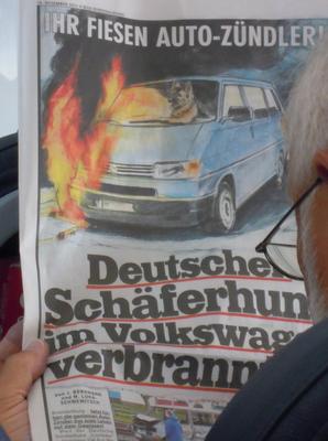 Deutscher Schäferhund im Volkswagen verbrannt